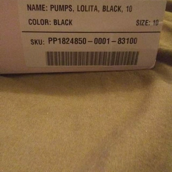 Black Pumps - Picture 2 of 4